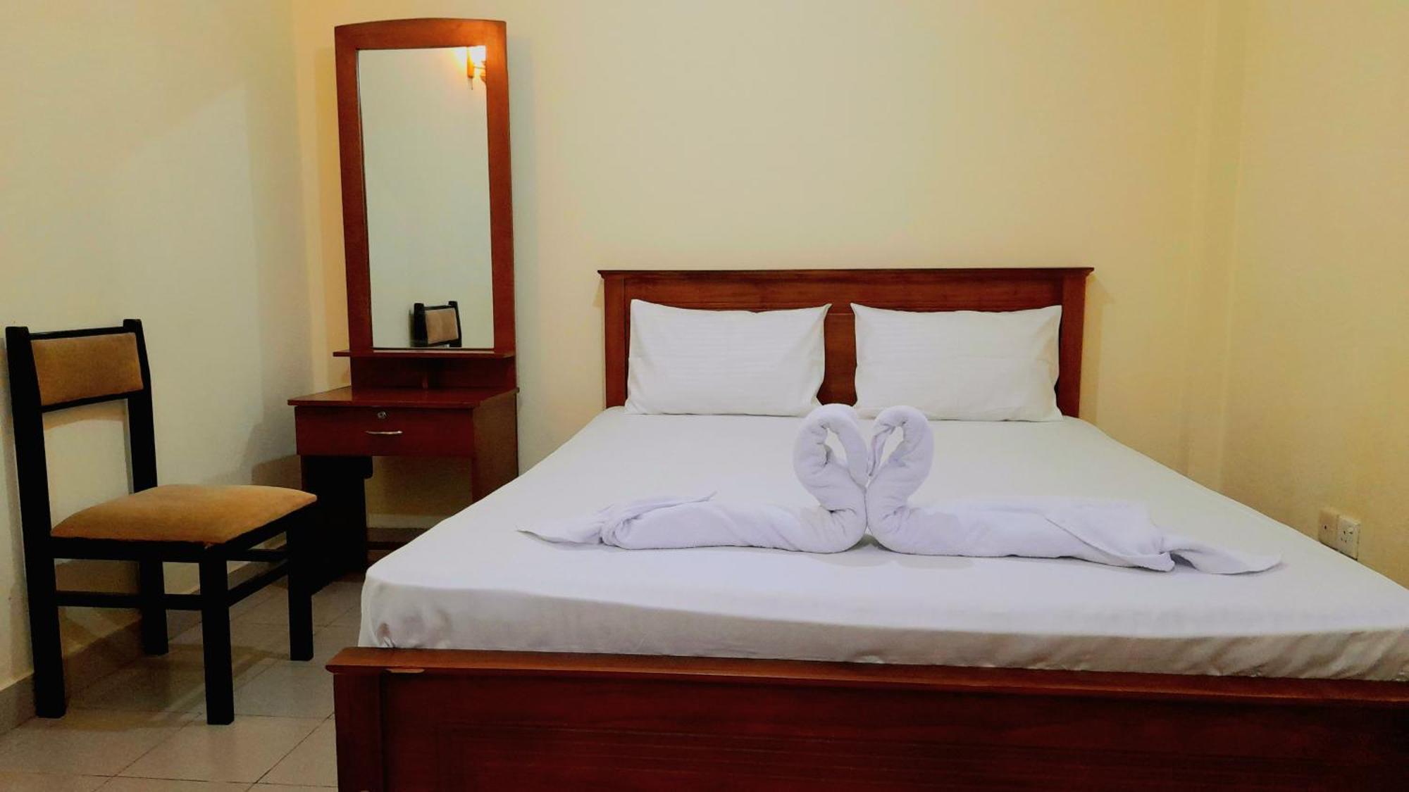 Madara Hotel Horana Bagian luar foto
