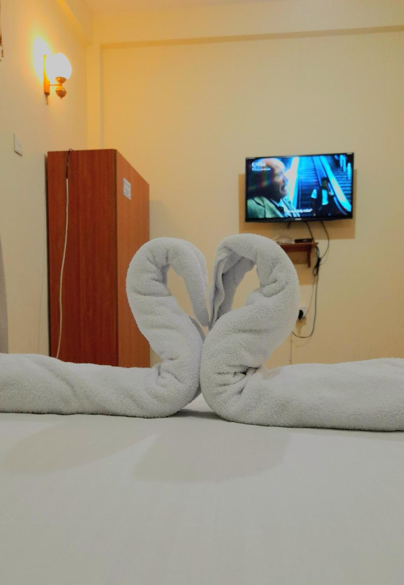 Madara Hotel Horana Bagian luar foto